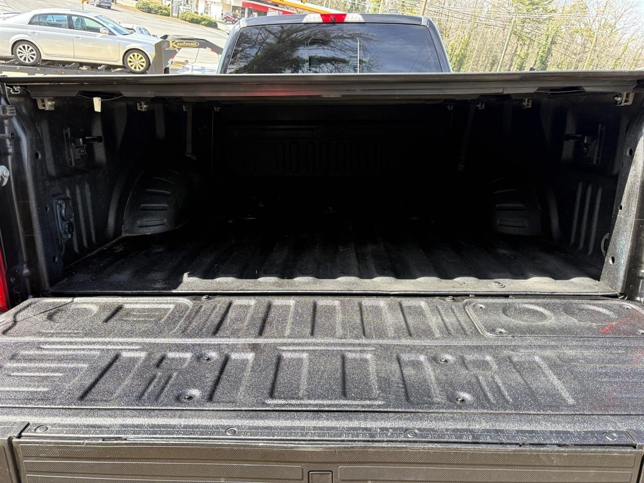 Ford F-350 SD Lariat Crew Cab LWB DRW 4WD 2023