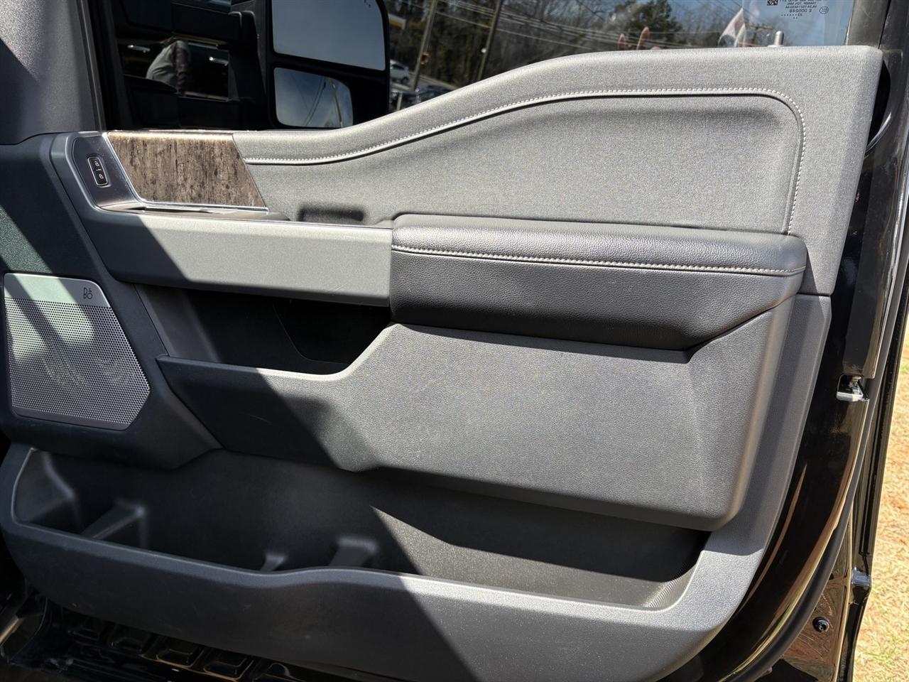 Ford F-350 SD Lariat Crew Cab LWB DRW 4WD 2023