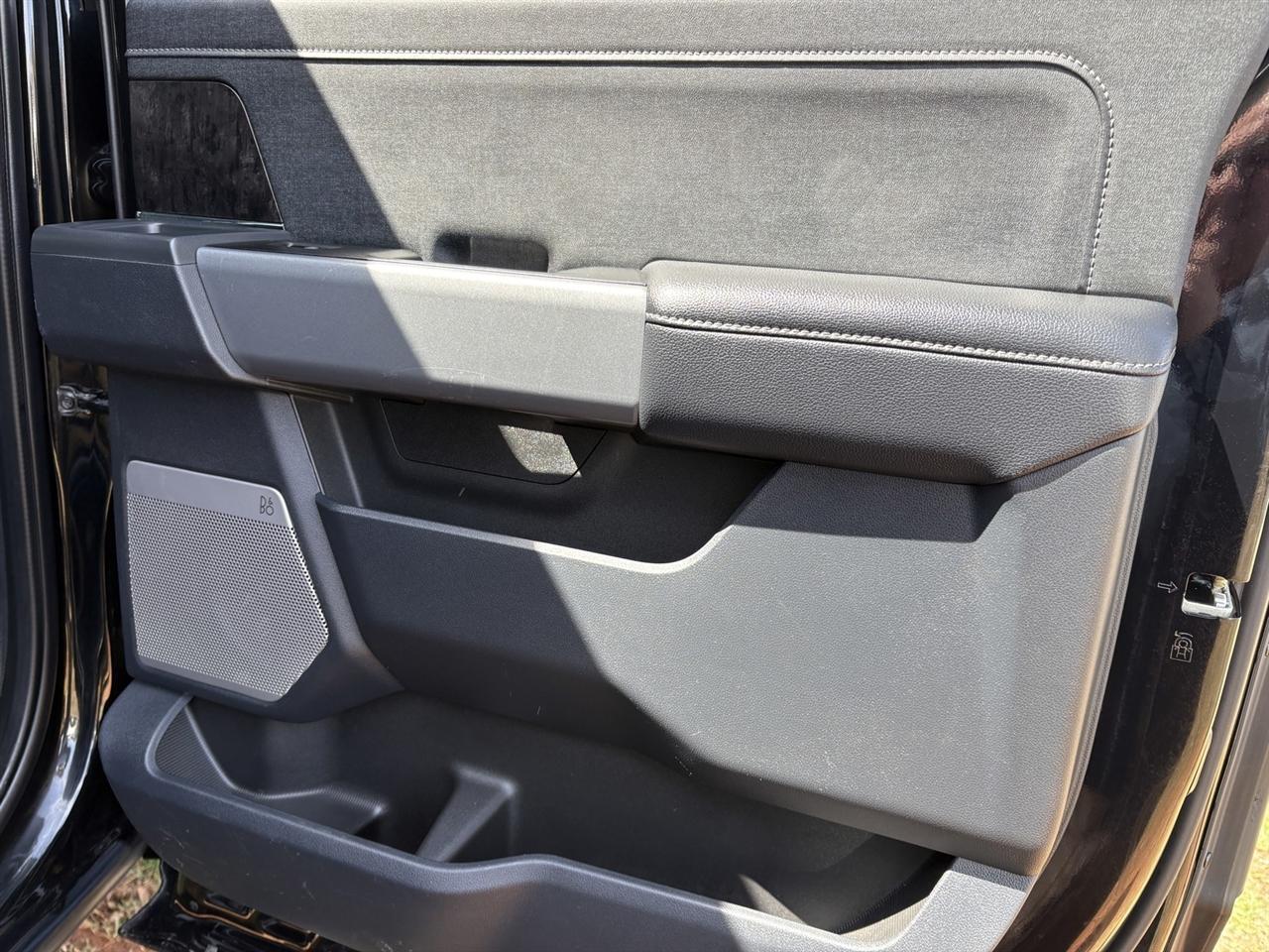 Ford F-350 SD Lariat Crew Cab LWB DRW 4WD 2023