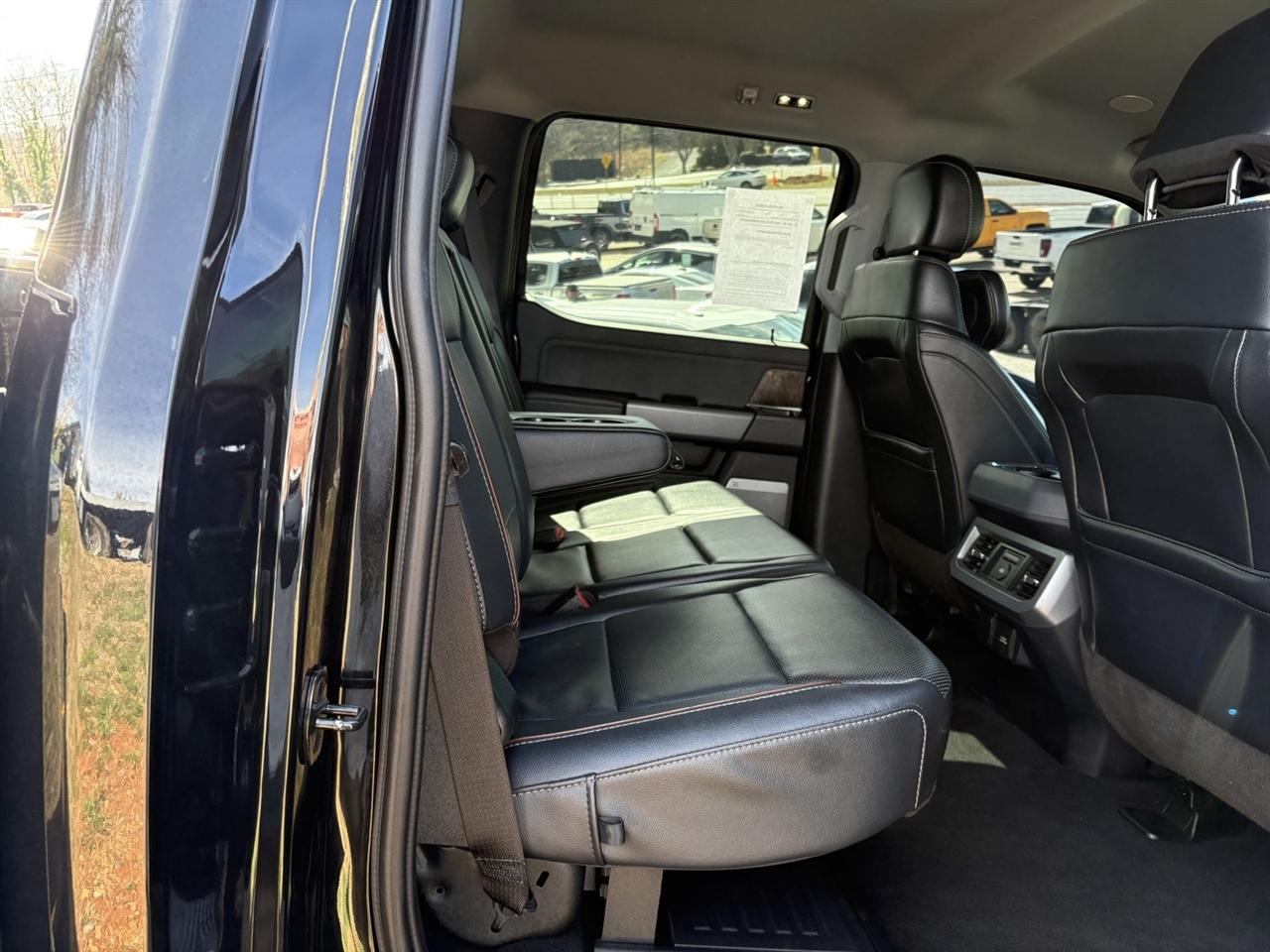 Ford F-350 SD Lariat Crew Cab LWB DRW 4WD 2023