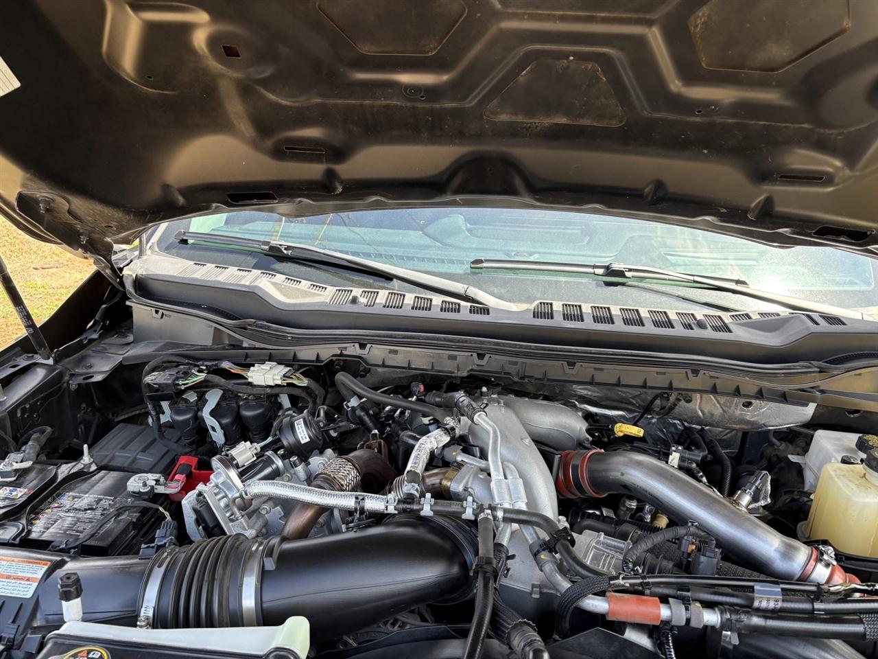 Ford F-350 SD Lariat Crew Cab LWB DRW 4WD 2023