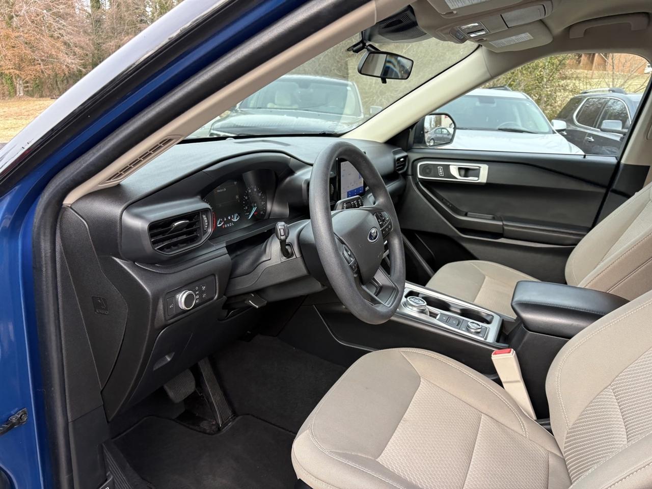 Ford Explorer Base AWD 2022