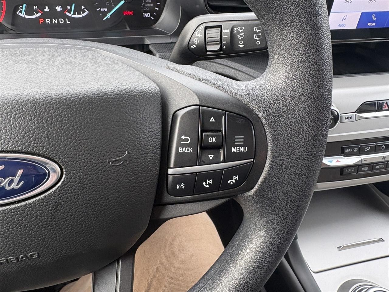 Ford Explorer Base AWD 2022