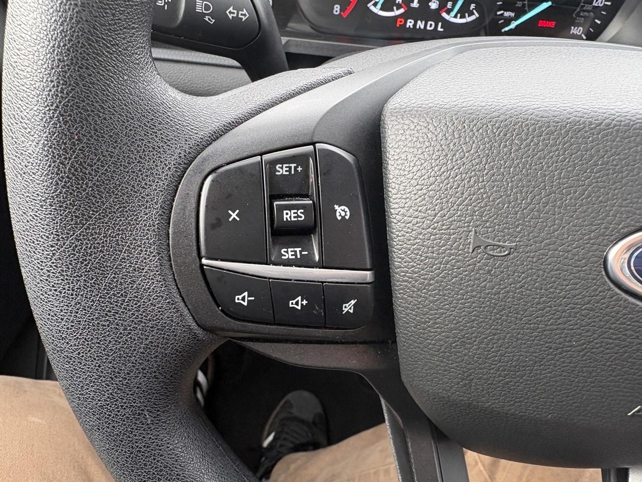 Ford Explorer Base AWD 2022