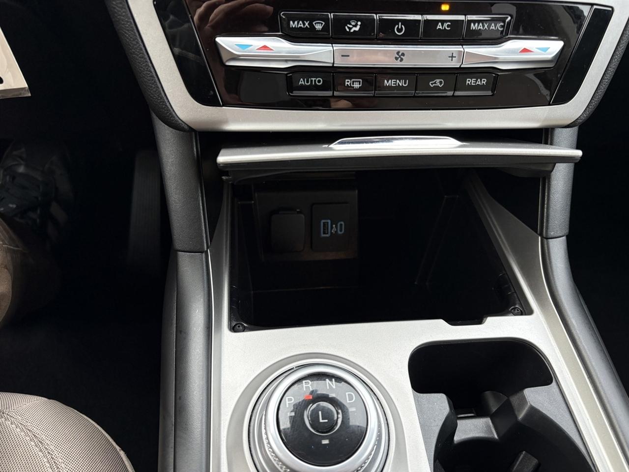 Ford Explorer Base AWD 2022