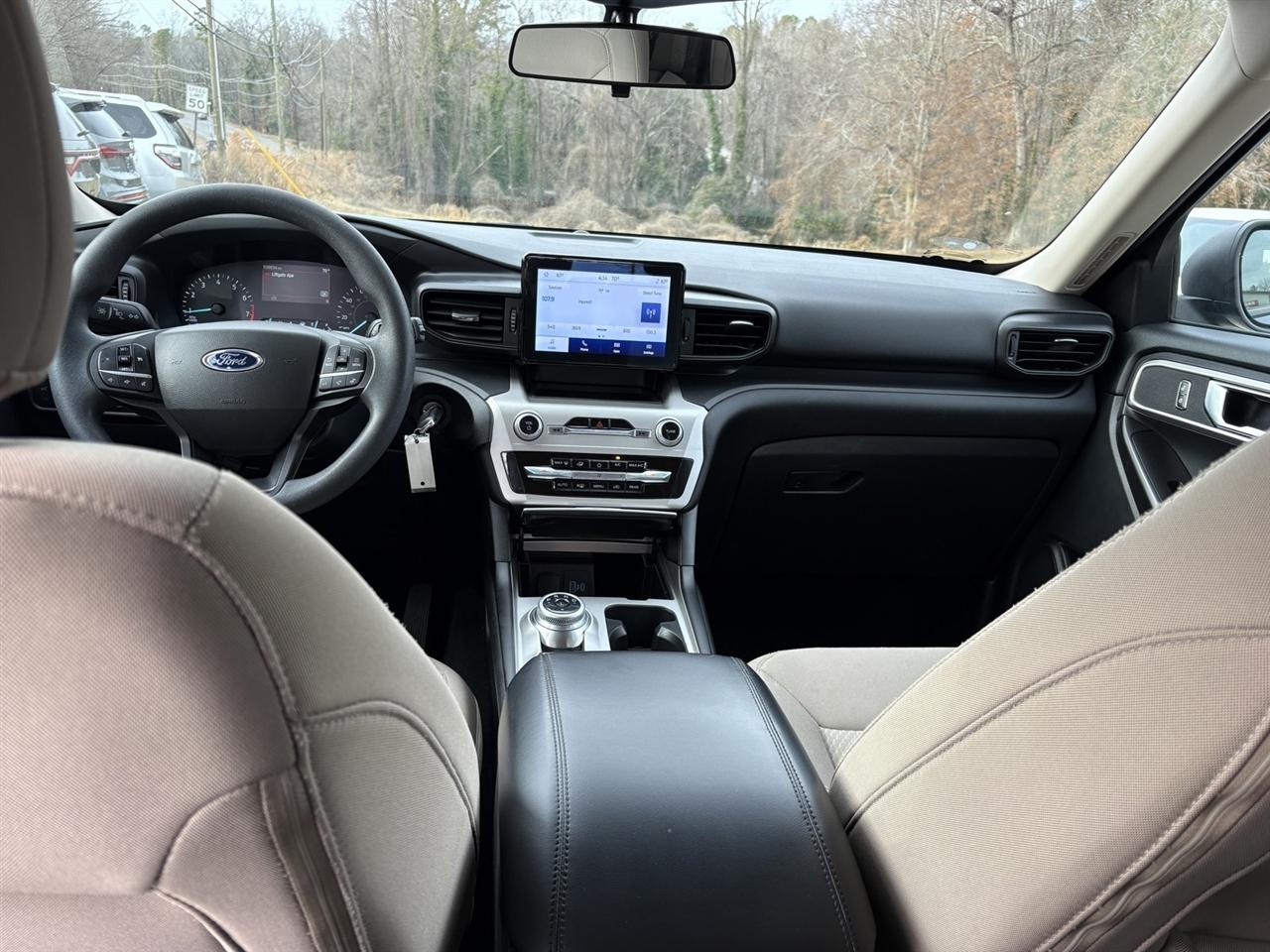 Ford Explorer Base AWD 2022