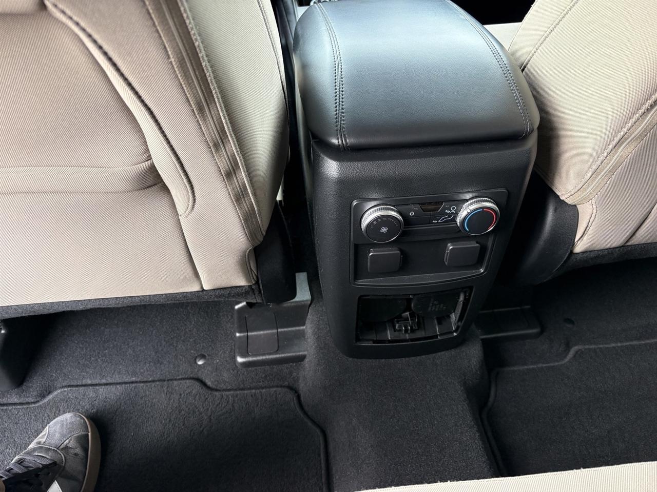 Ford Explorer Base AWD 2022