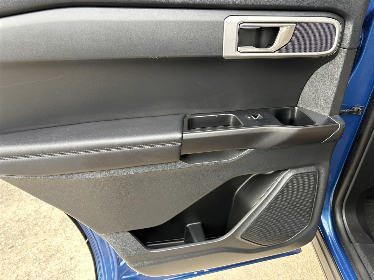 Ford Explorer Base AWD 2022