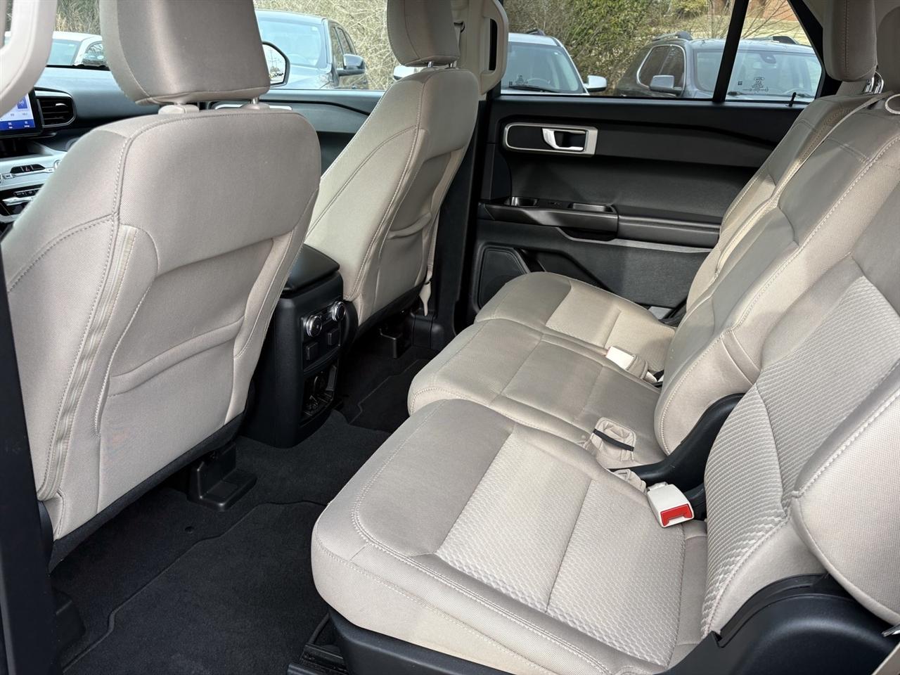 Ford Explorer Base AWD 2022