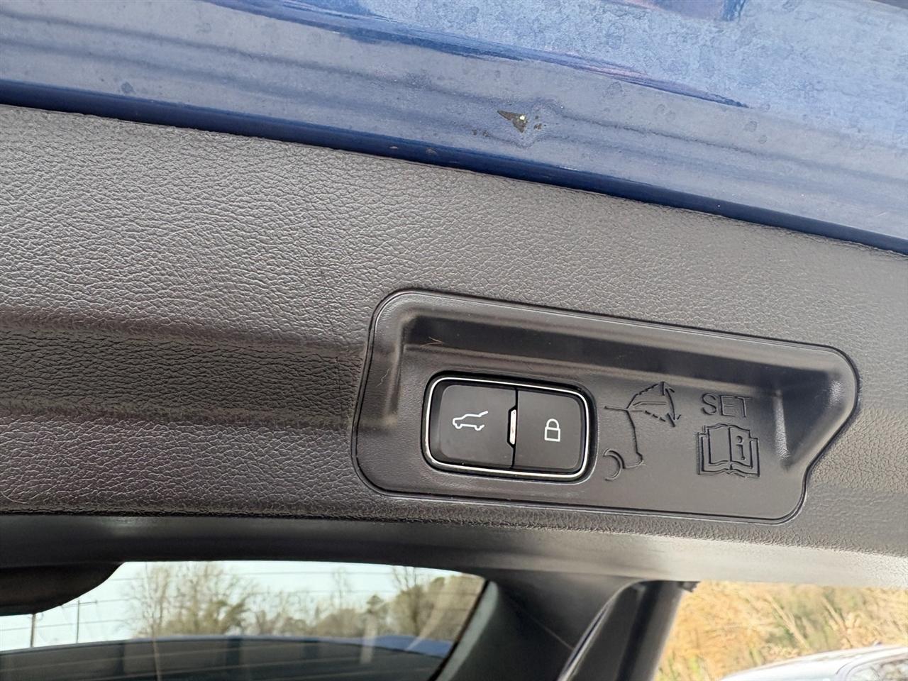 Ford Explorer Base AWD 2022