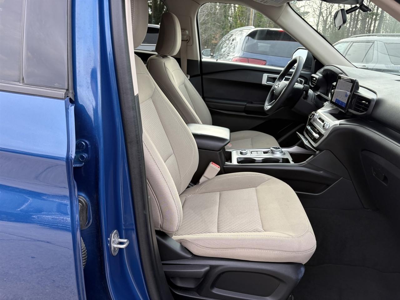 Ford Explorer Base AWD 2022