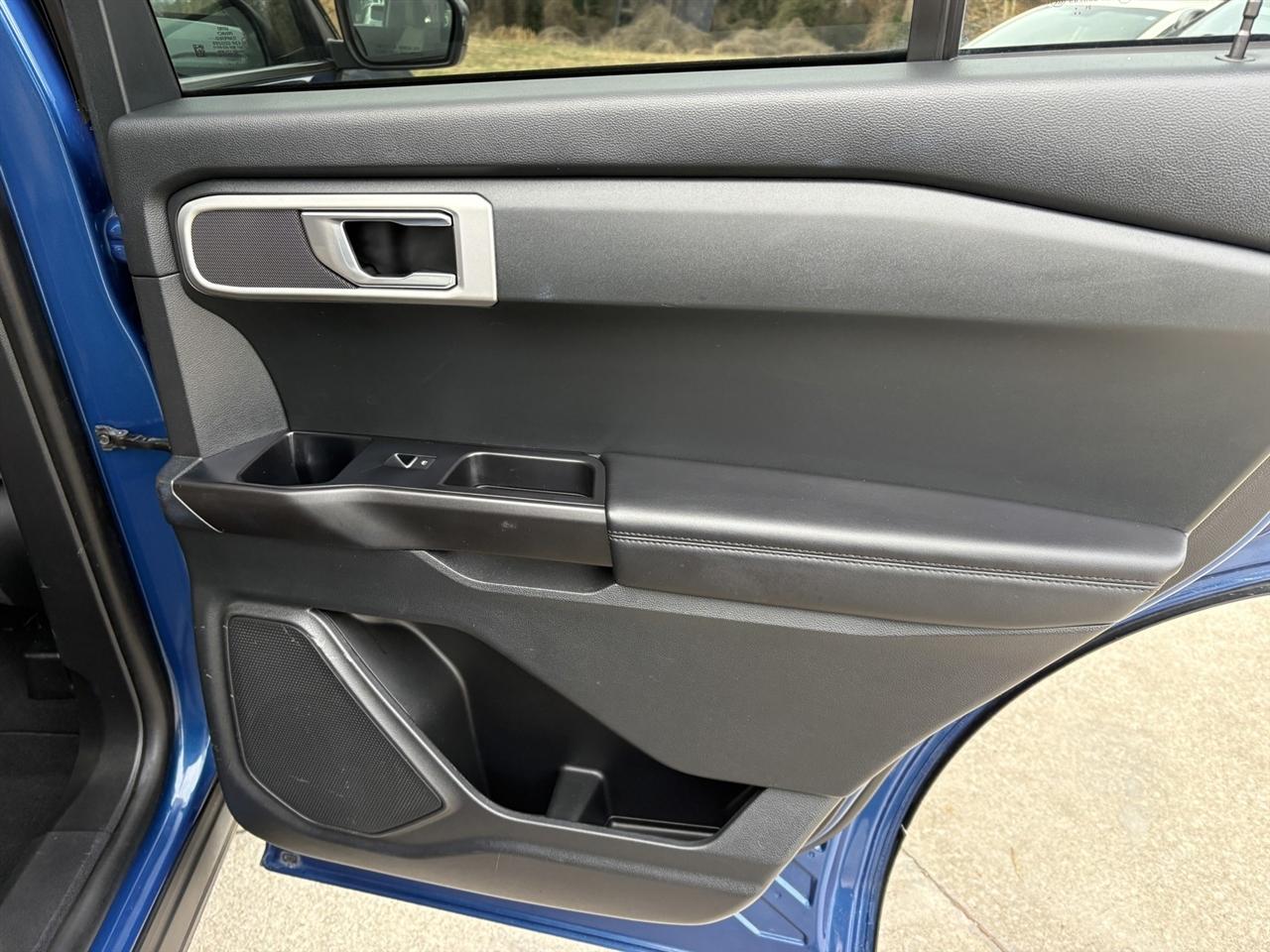 Ford Explorer Base AWD 2022