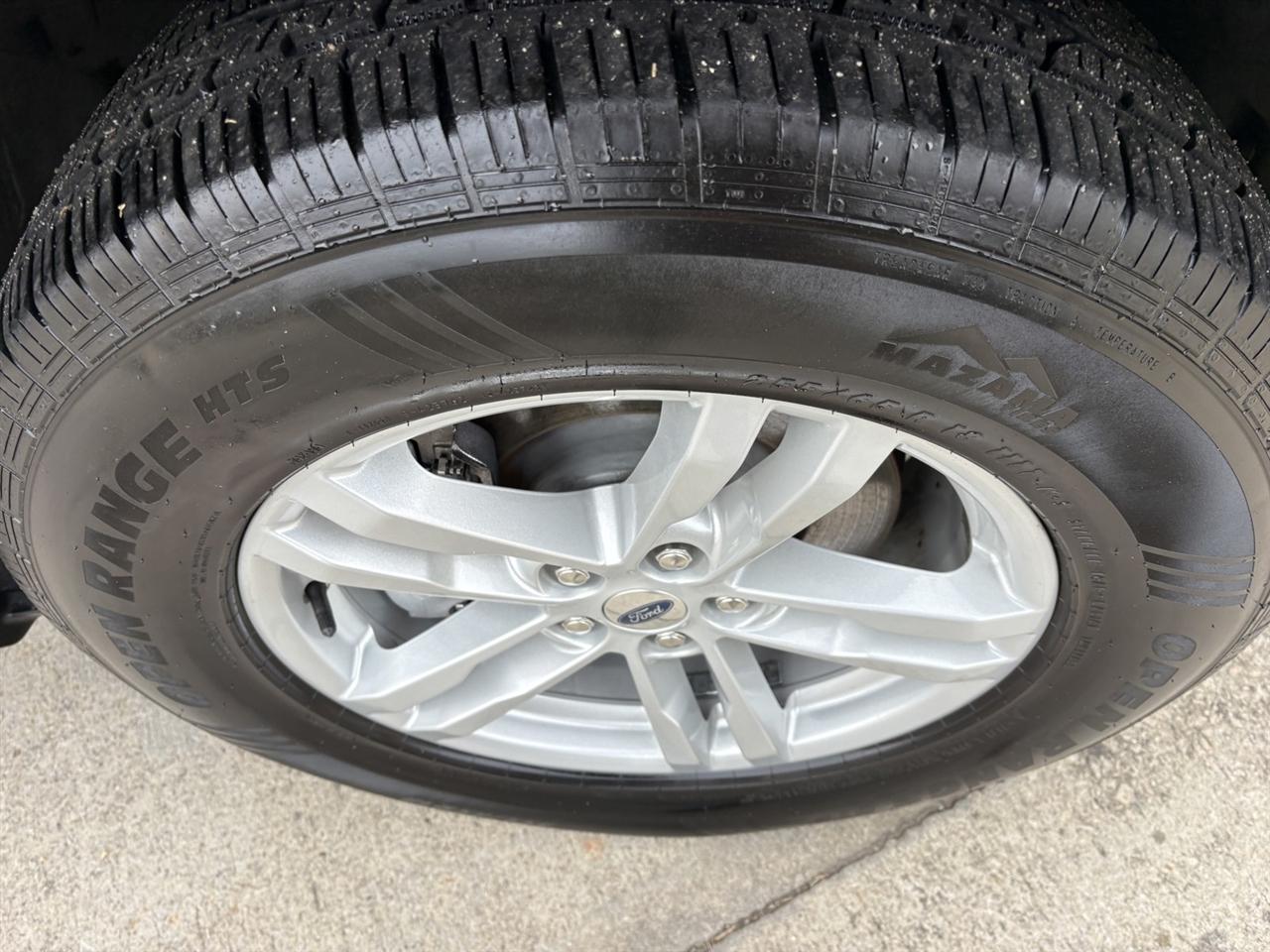 Ford Explorer Base AWD 2022