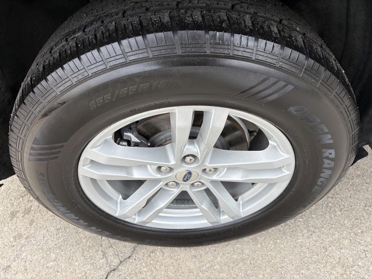 Ford Explorer Base AWD 2022