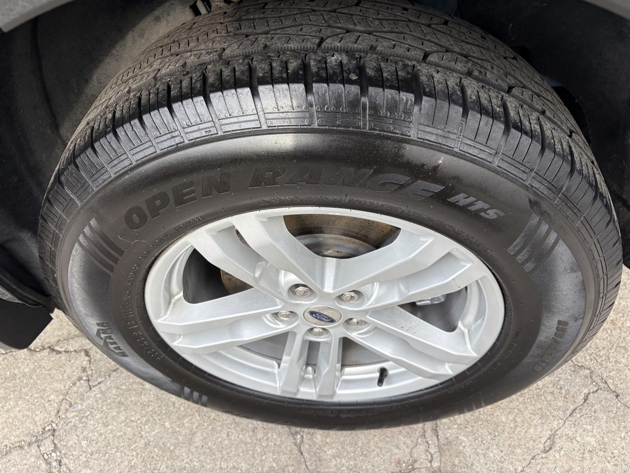 Ford Explorer Base AWD 2022