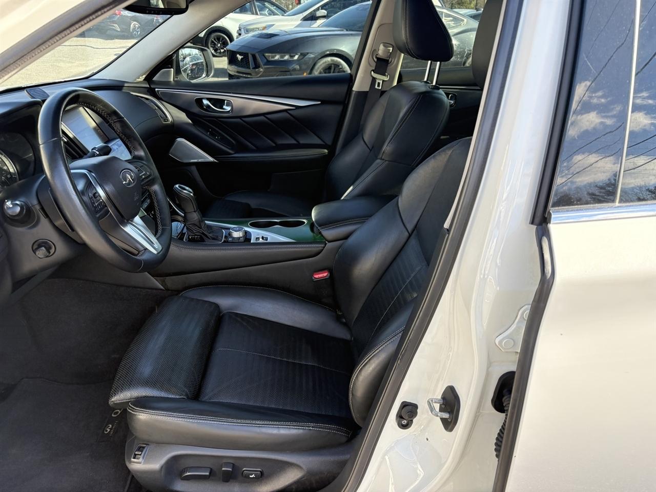 Infiniti Q50 3.0t LUXE AWD 2019