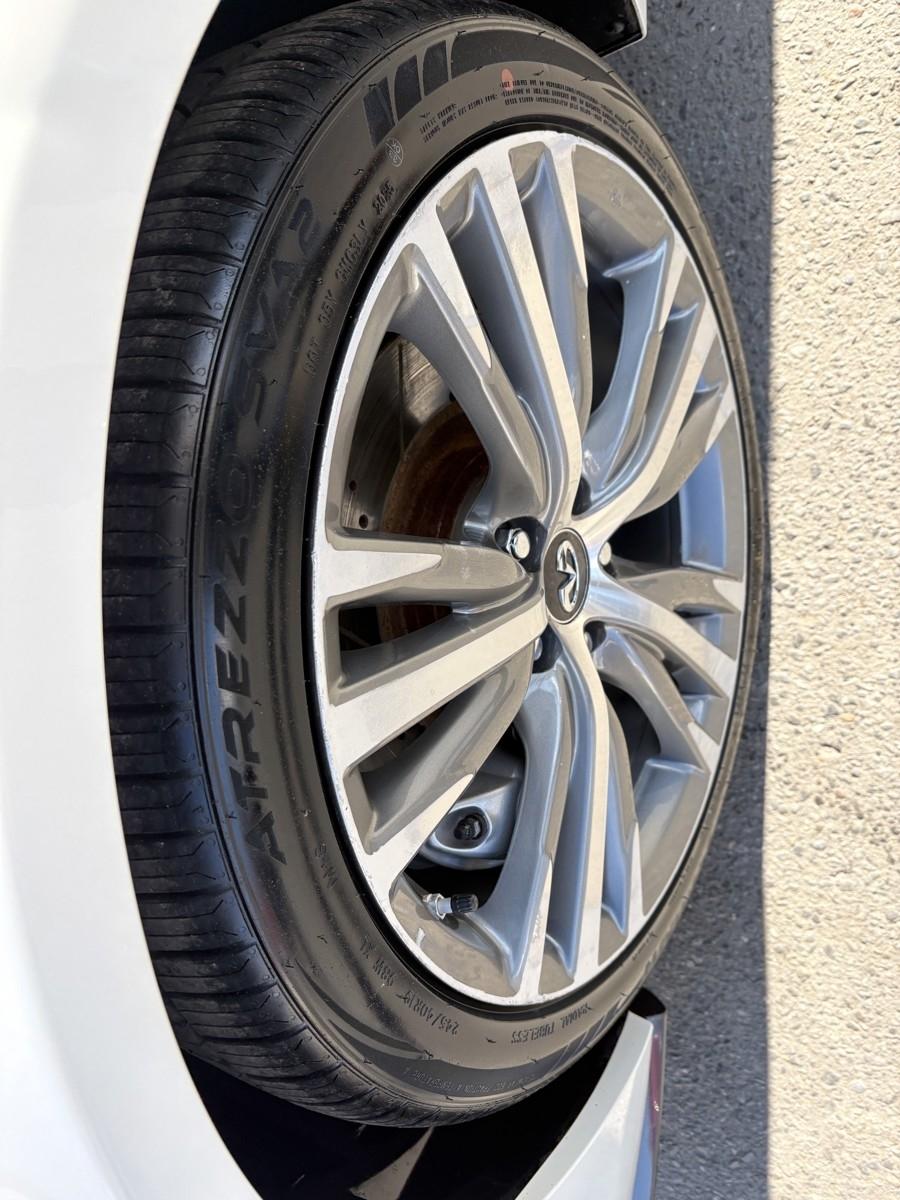 Infiniti Q50 3.0t LUXE AWD 2019