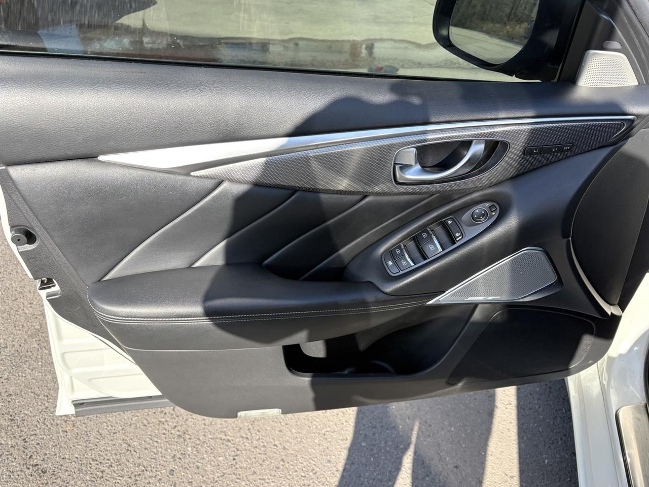 Infiniti Q50 3.0t LUXE AWD 2019