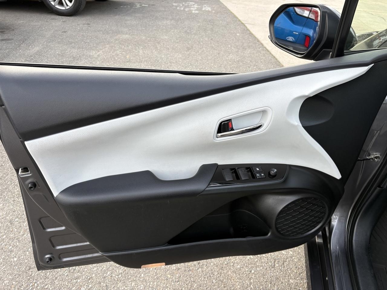 Toyota Prius LE 2022