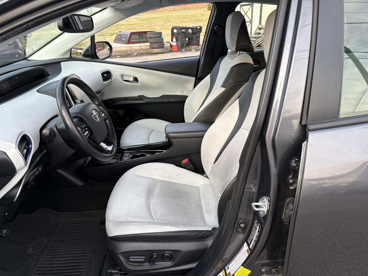 Toyota Prius LE 2022