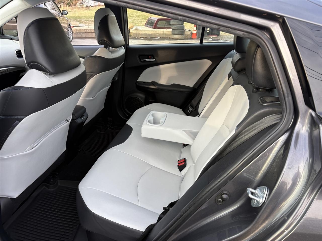 Toyota Prius LE 2022