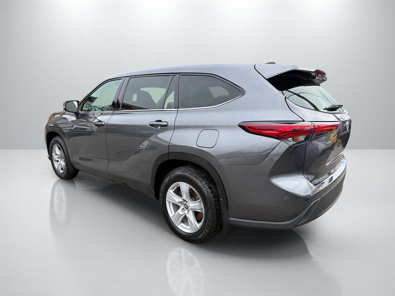 Toyota Highlander LE AWD V6 2022