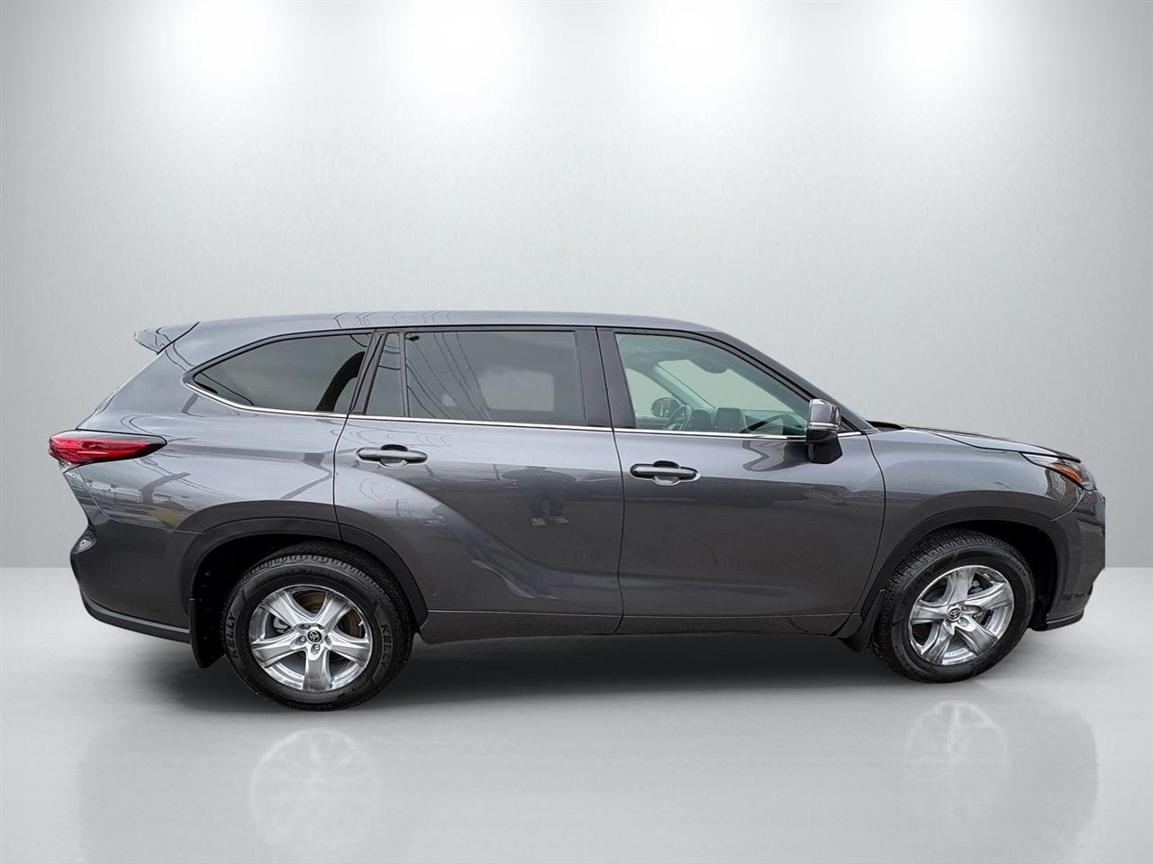Toyota Highlander LE AWD V6 2022