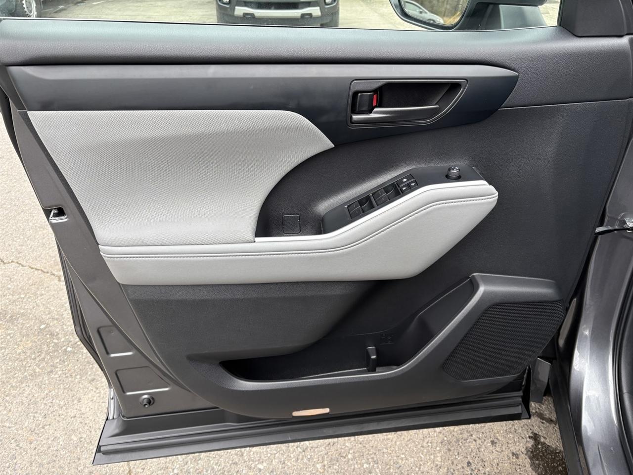 Toyota Highlander LE AWD V6 2022