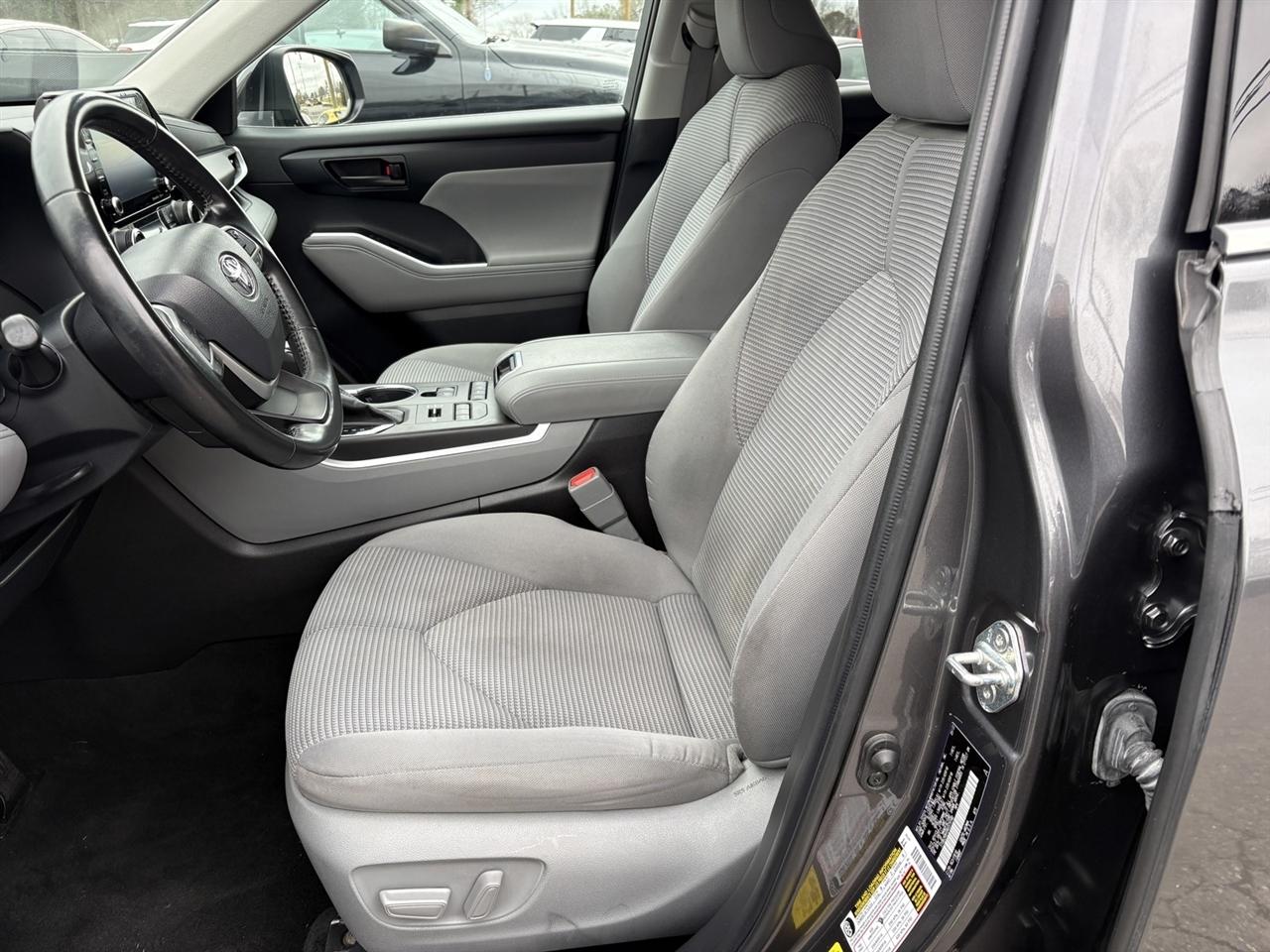 Toyota Highlander LE AWD V6 2022