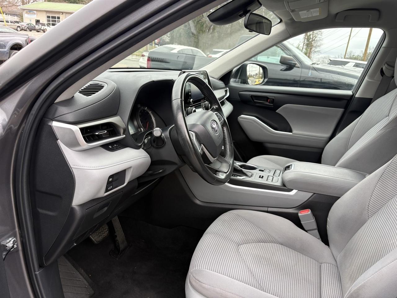 Toyota Highlander LE AWD V6 2022