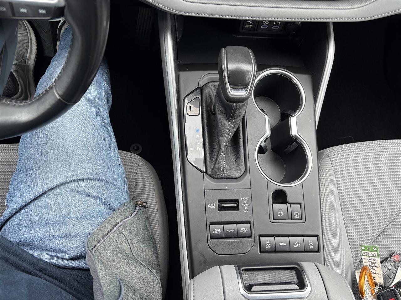 Toyota Highlander LE AWD V6 2022