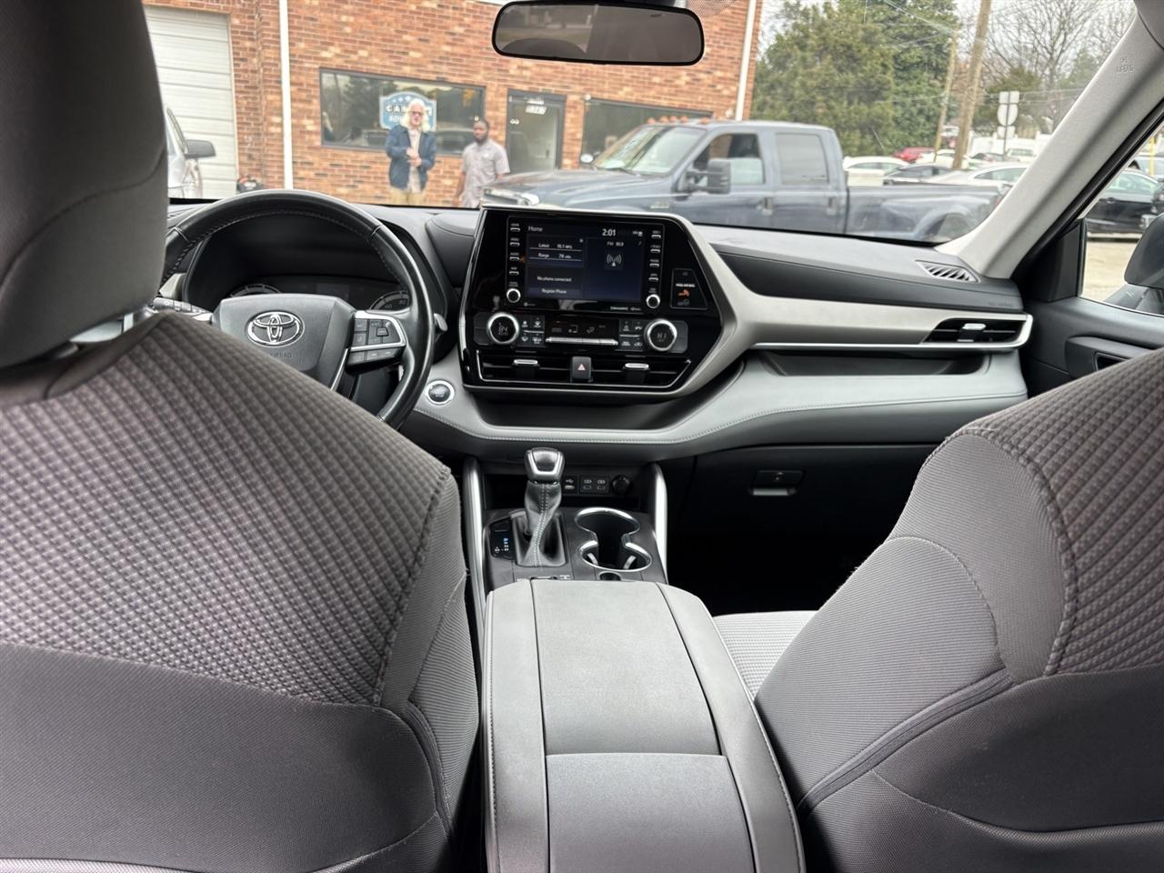 Toyota Highlander LE AWD V6 2022