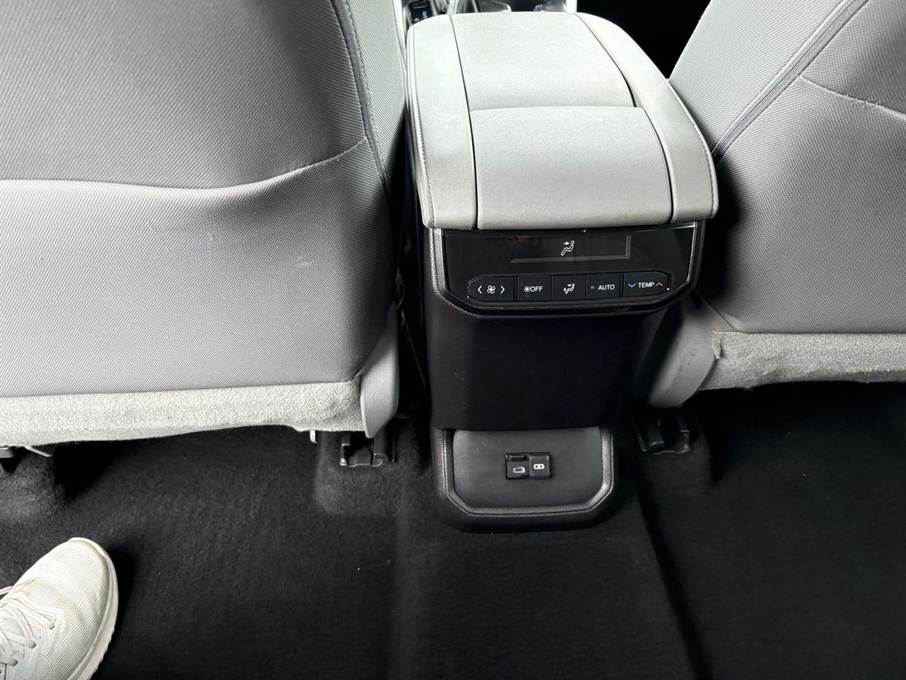 Toyota Highlander LE AWD V6 2022