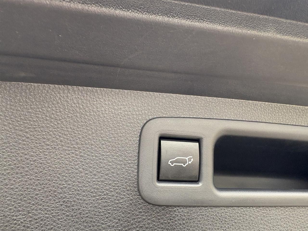 Toyota Highlander LE AWD V6 2022