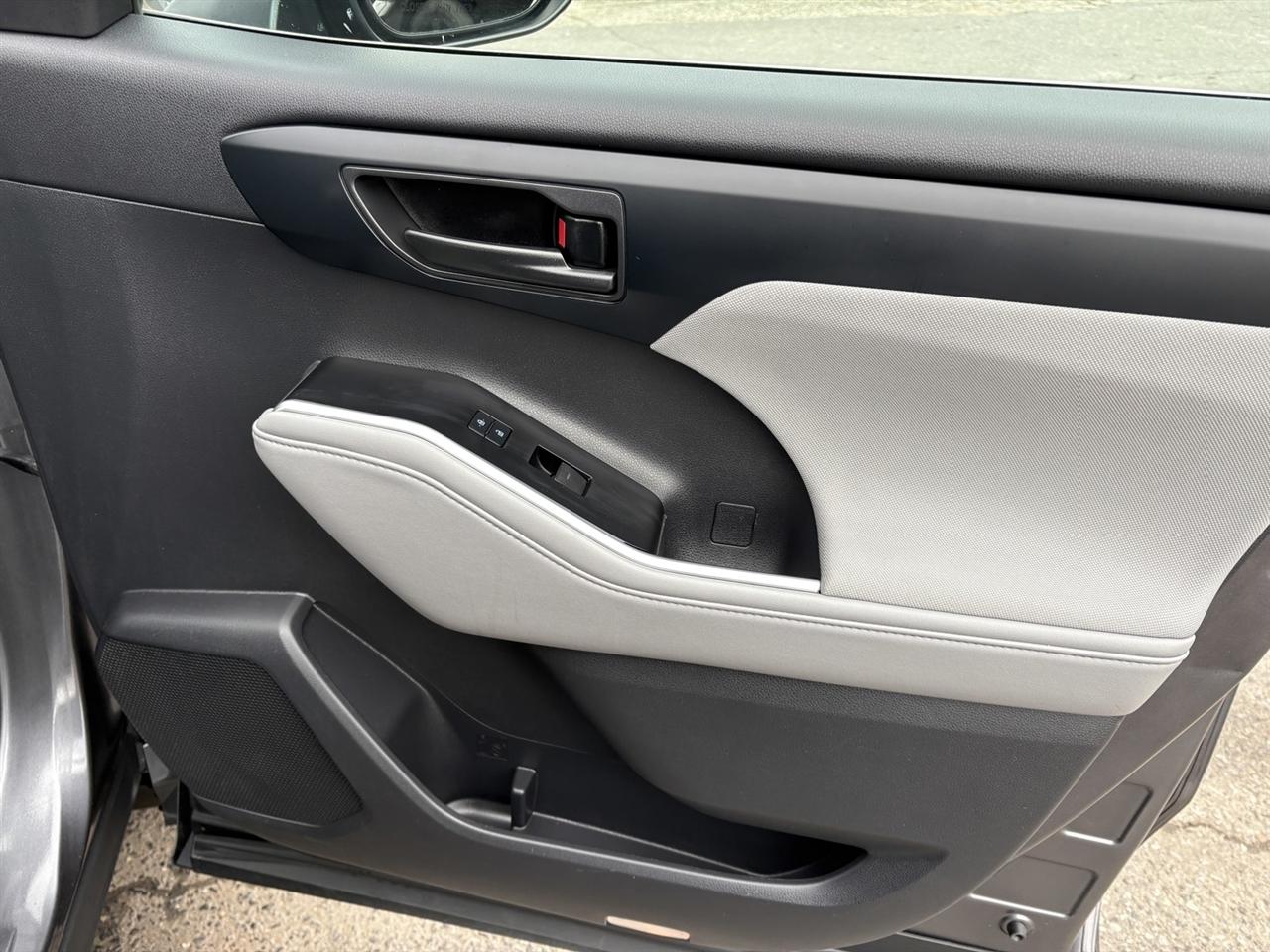 Toyota Highlander LE AWD V6 2022