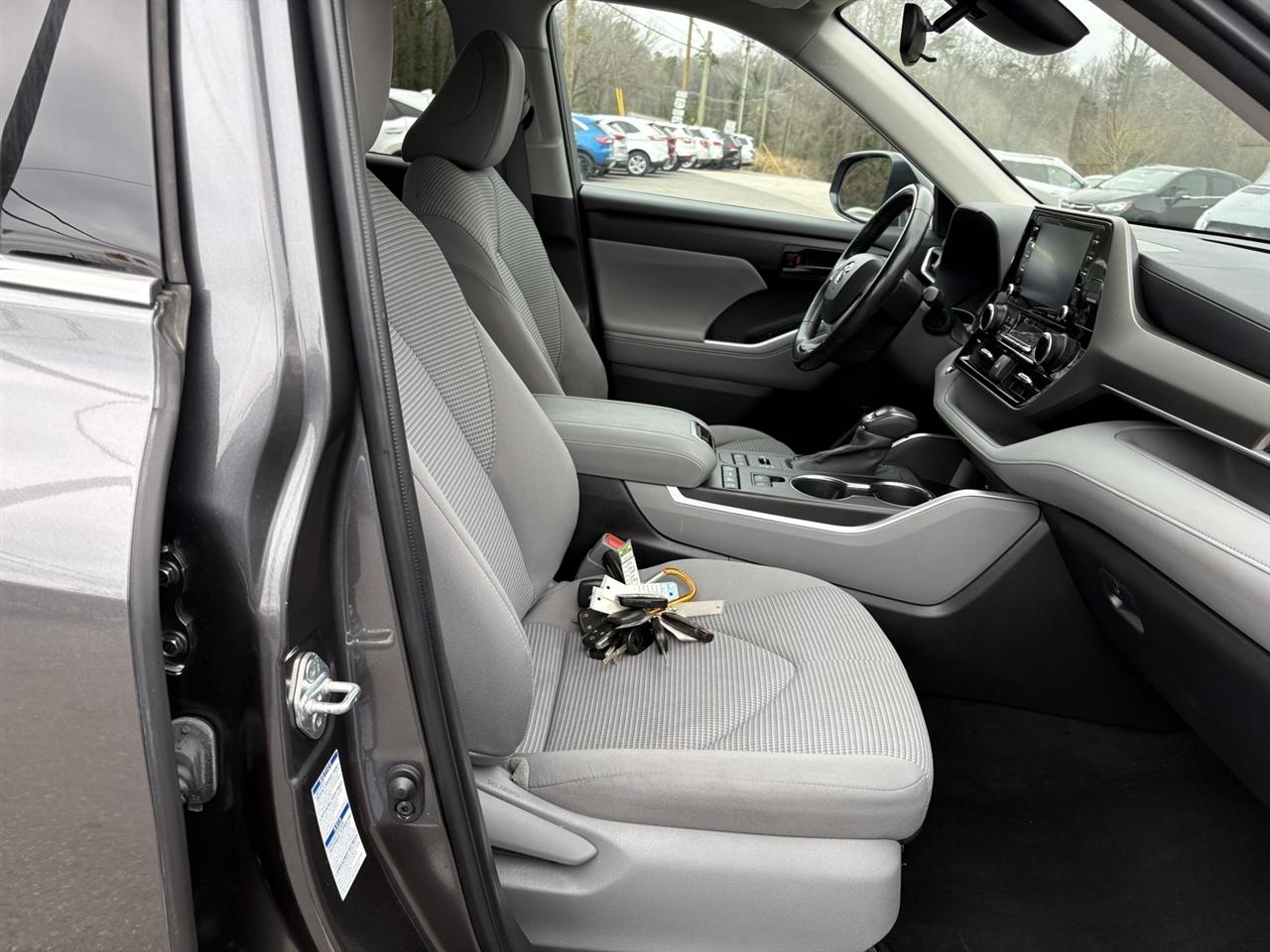 Toyota Highlander LE AWD V6 2022