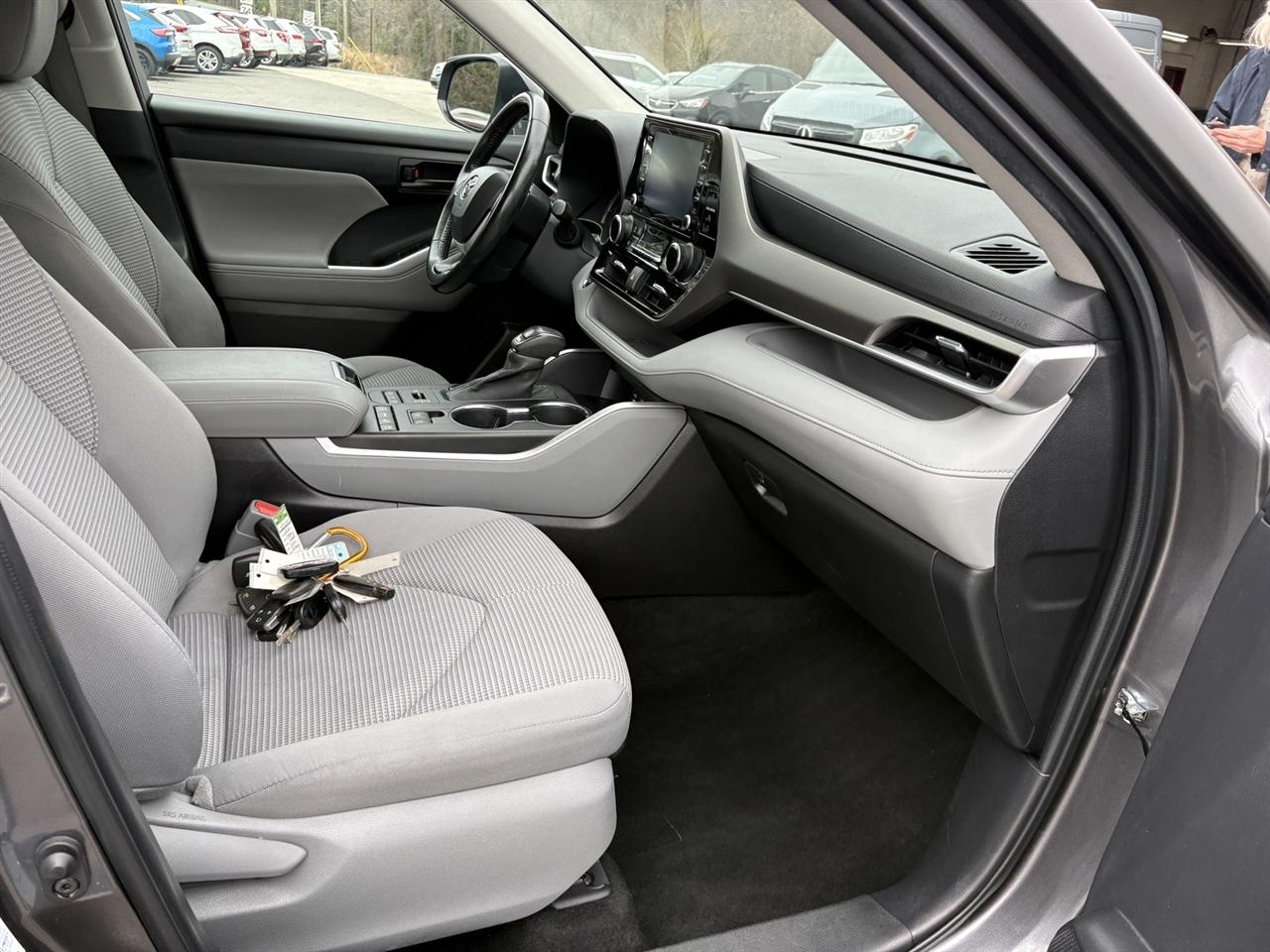 Toyota Highlander LE AWD V6 2022