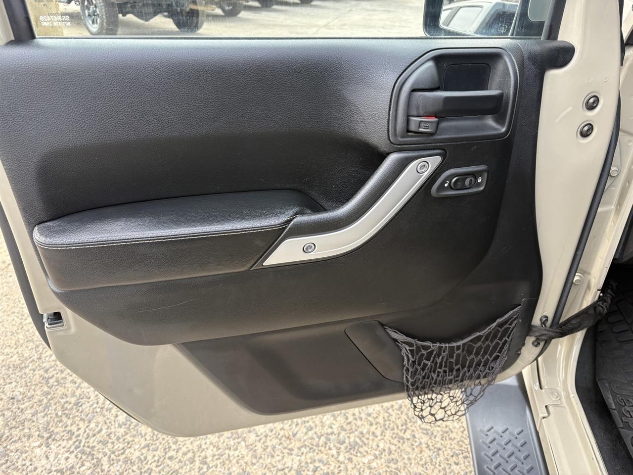 Jeep Wrangler Unlimited Sahara 4WD 2017