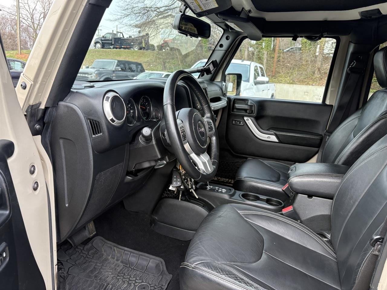 Jeep Wrangler Unlimited Sahara 4WD 2017