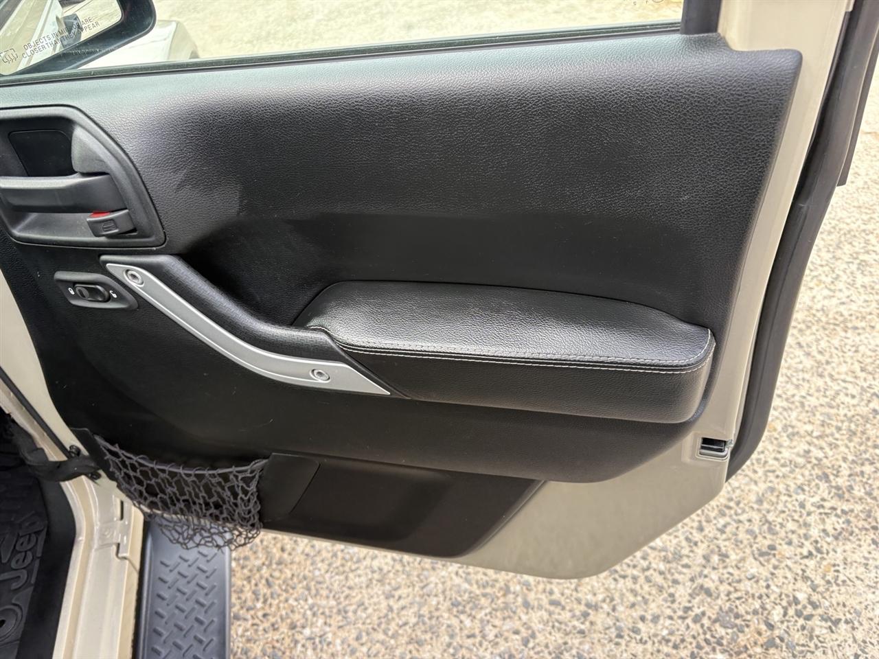 Jeep Wrangler Unlimited Sahara 4WD 2017