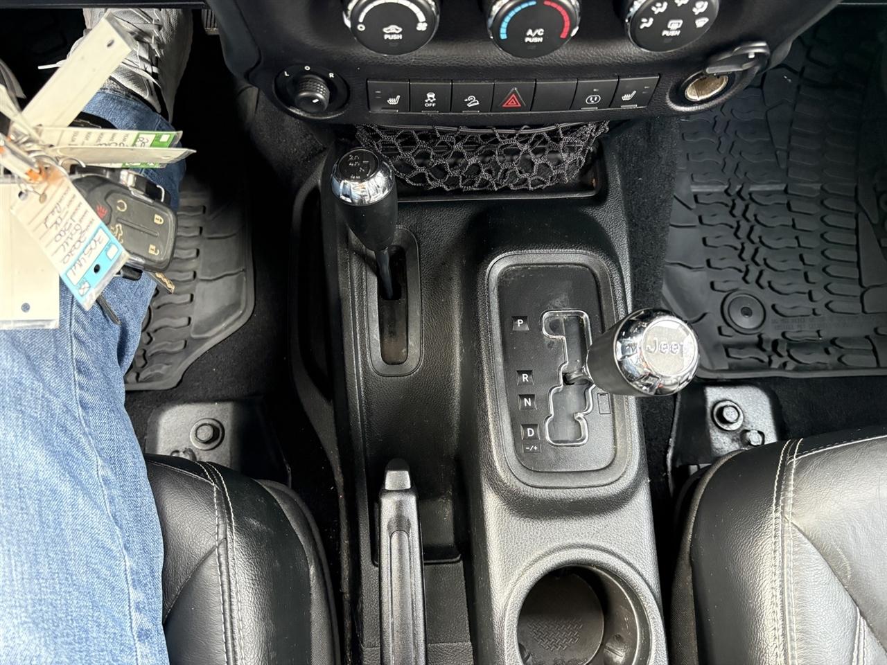 Jeep Wrangler Unlimited Sahara 4WD 2017