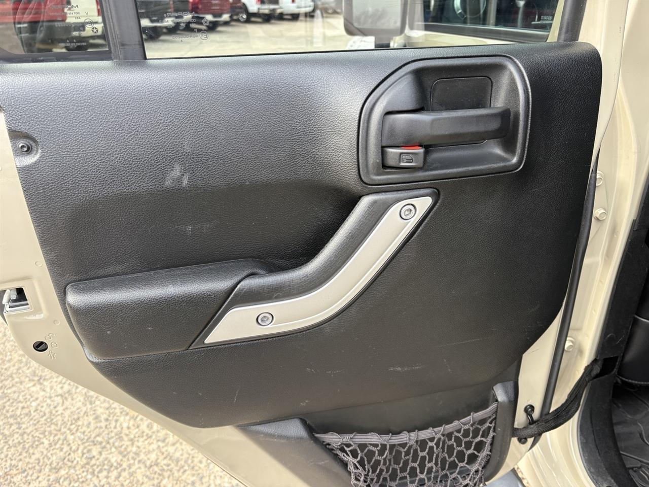 Jeep Wrangler Unlimited Sahara 4WD 2017