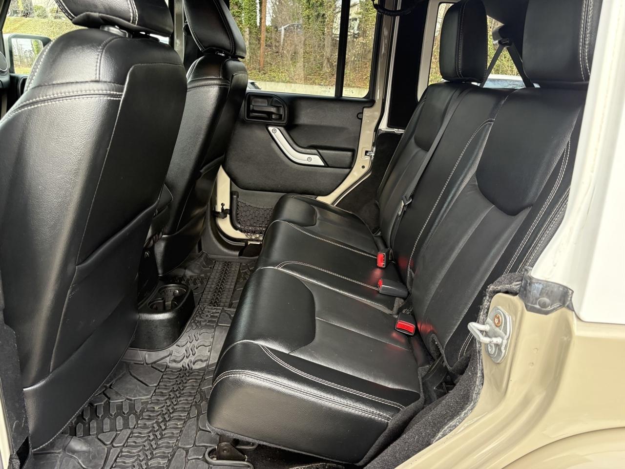 Jeep Wrangler Unlimited Sahara 4WD 2017