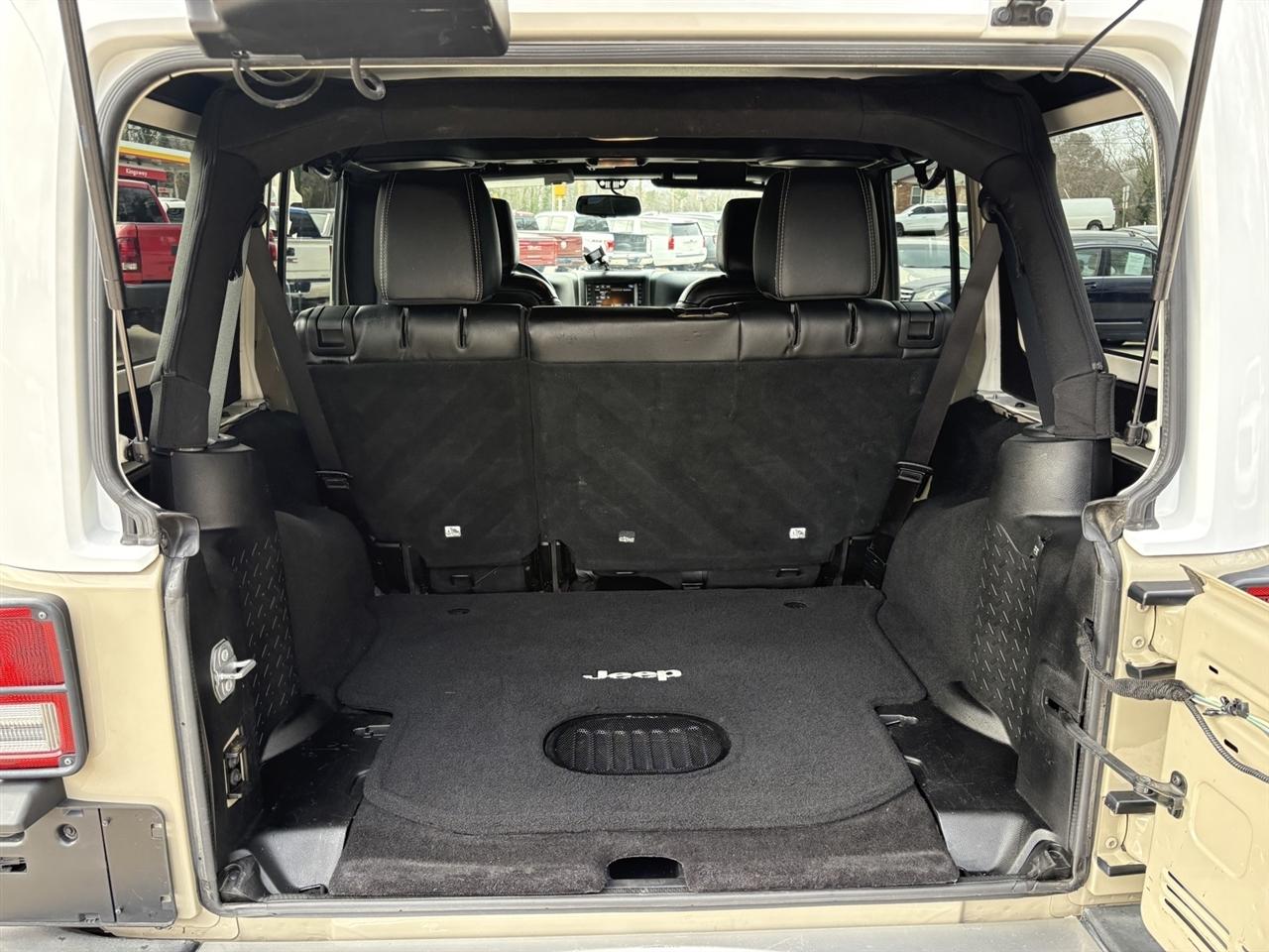 Jeep Wrangler Unlimited Sahara 4WD 2017