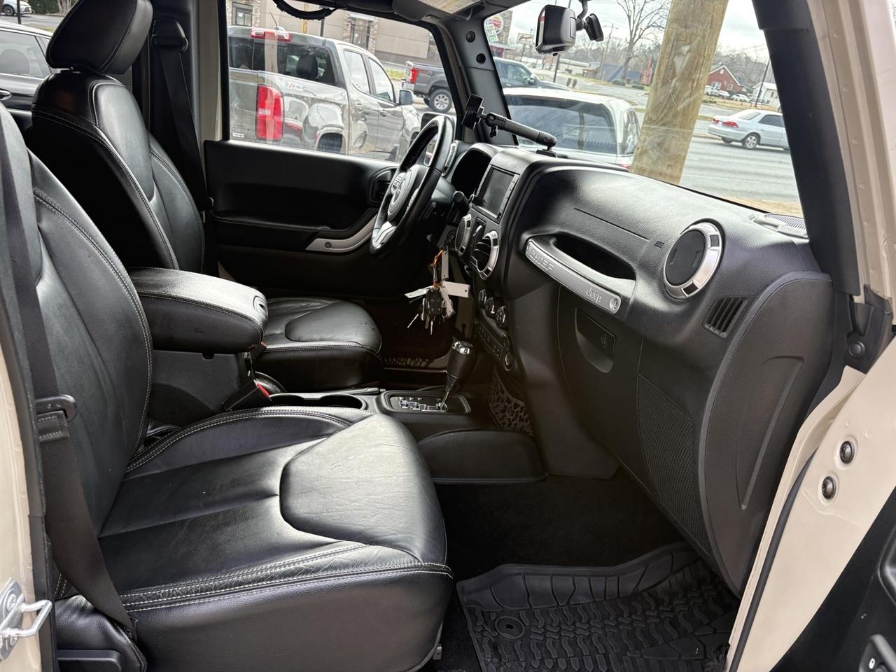 Jeep Wrangler Unlimited Sahara 4WD 2017