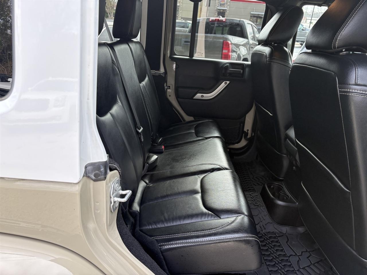 Jeep Wrangler Unlimited Sahara 4WD 2017