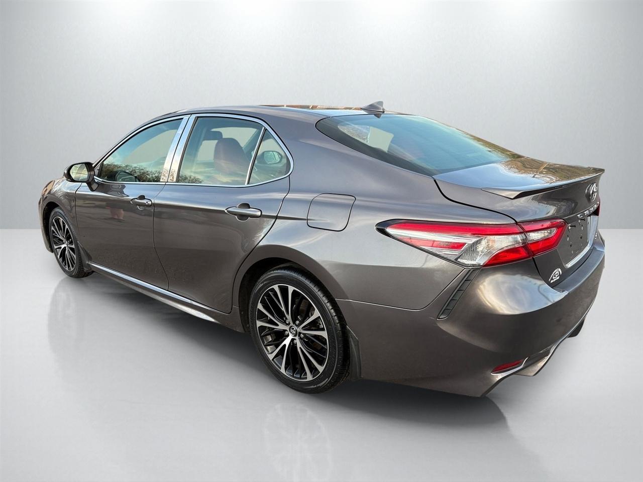 Toyota Camry SE 2018