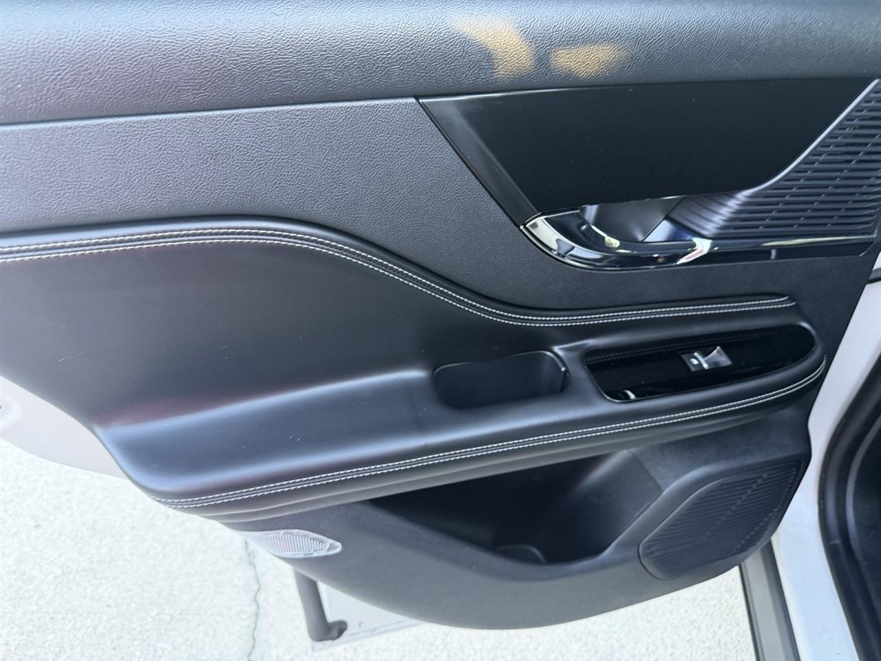 Lincoln Corsair Base 2020