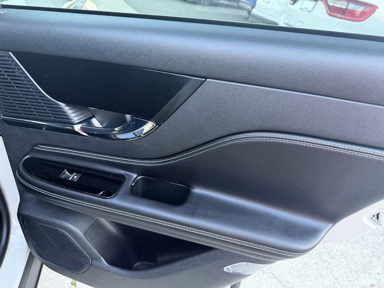 Lincoln Corsair Base 2020