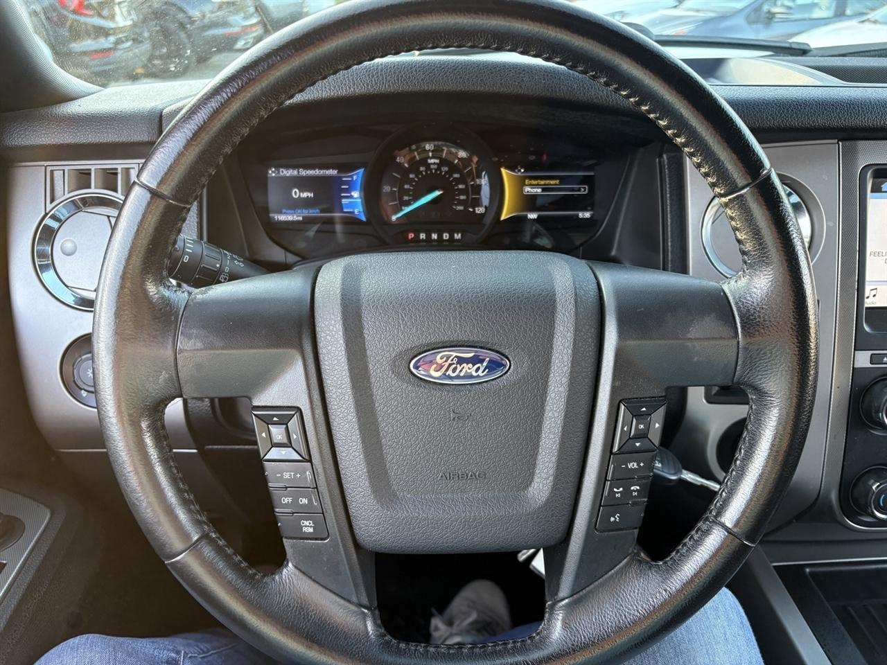 Ford Expedition XLT 4WD 2017